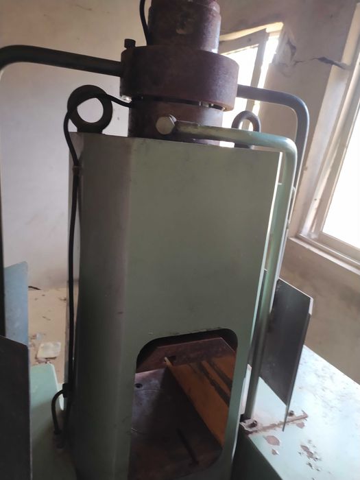 Prensa Hidráulica Tatum 200TM - Mod. TH-2000 III 380v - Peso 958Kgs