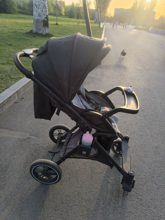 Продам коляску (очень лёгкая)