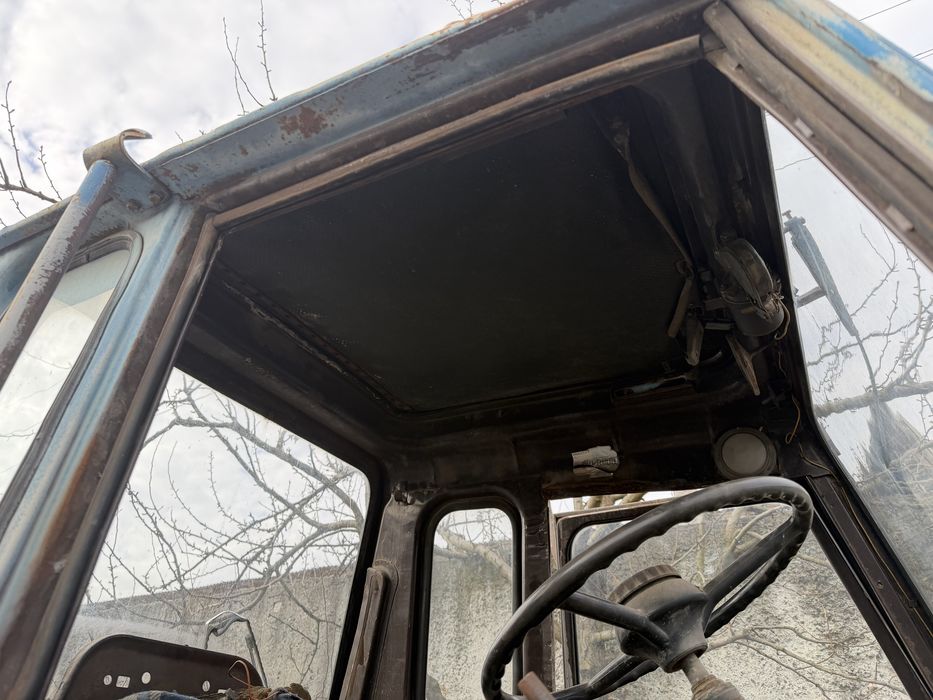 Трактор Мтз-80 ( з малою кабіною )