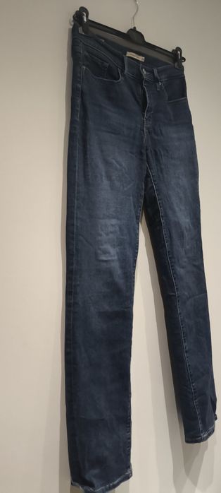 Levi's jeans shapping straight 28