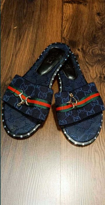 Klapki z napisem Gucci rozmiar 39 wkładka 25