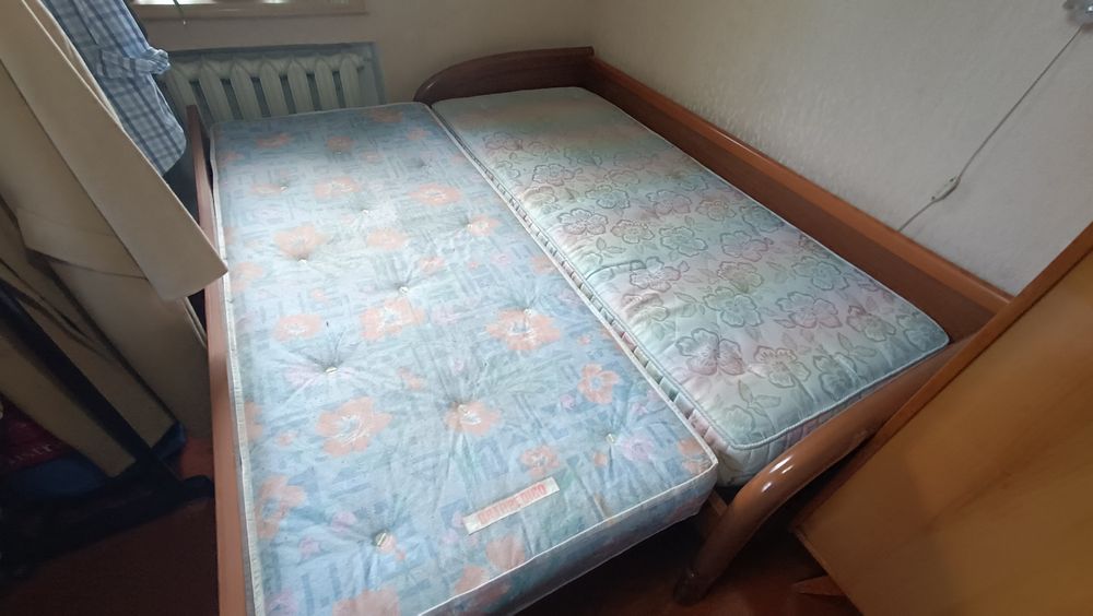 Складне двоспальне ліжко
