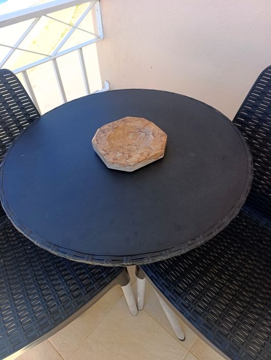 Conjunto mesa + 2 cadeiras