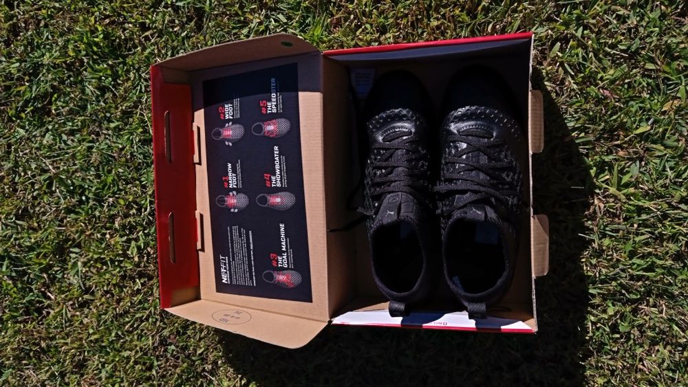 Chuteiras Puma + caneleiras