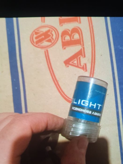 Продам лампочку до машини