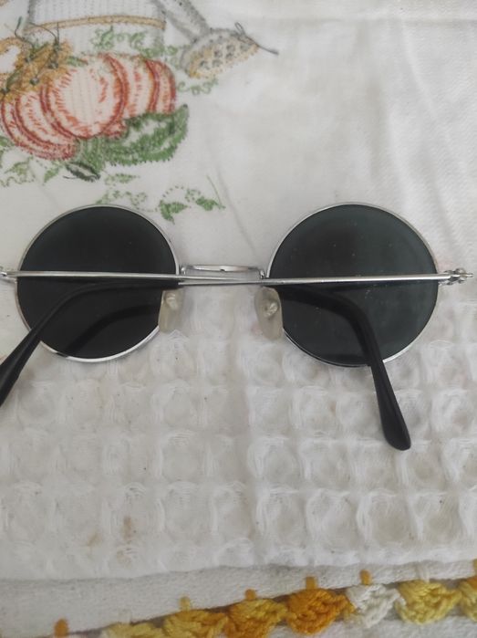 Espelho de Maquiagem e Óculos de sol