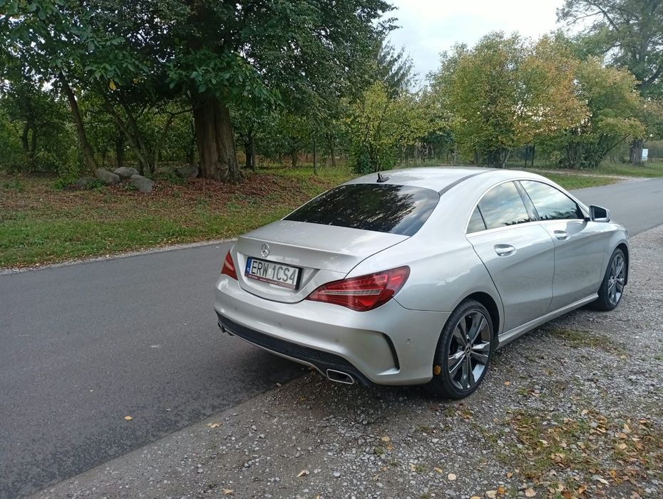 Mercedes-Benz CLA MERCEDES-BENZ CLA – Elegancki sedan z 2017 roku