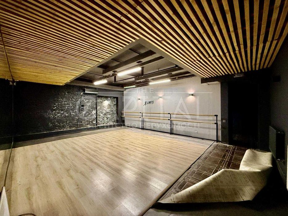 Оренда! Чудове фасадне приміщення 150м2 з цоколем   вул. Назарівська