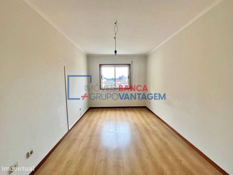 Apartamento T2 C/Varanda - Gondomar