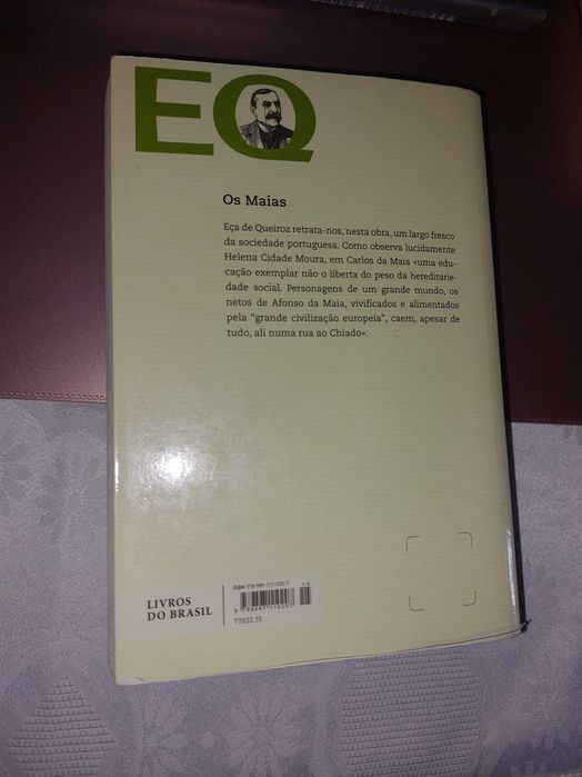Livro "Os Maias"