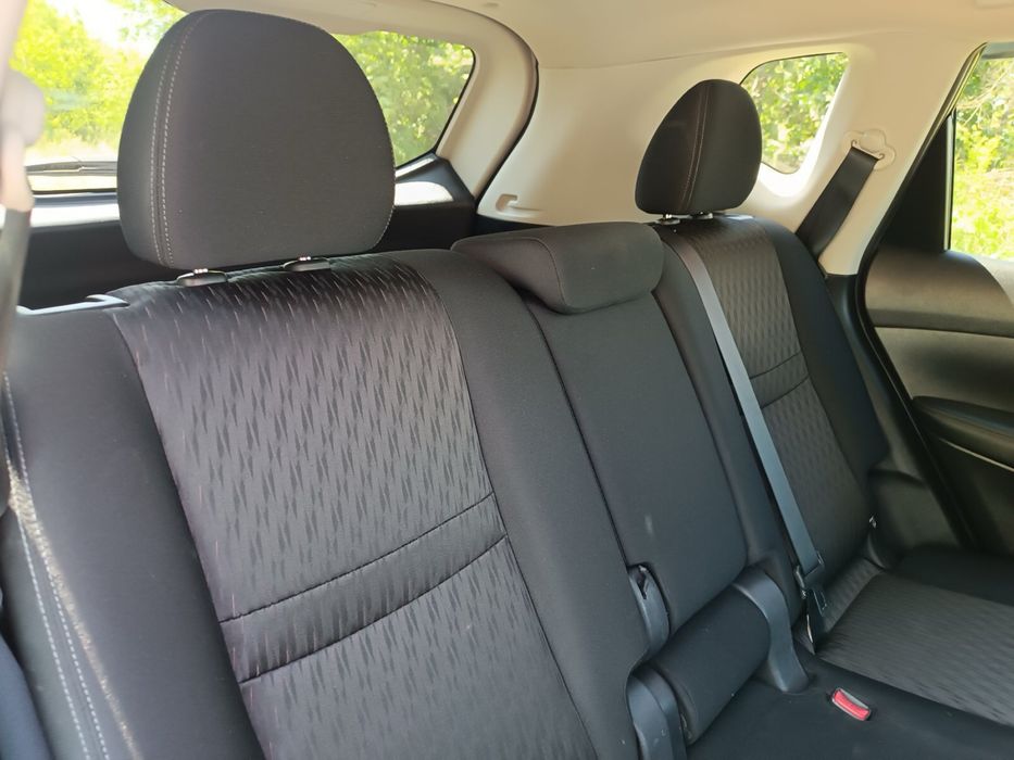Nissan Rogue SV передній привід