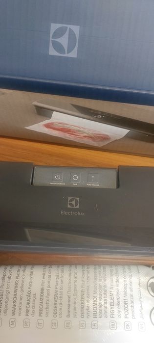 Вакуумный упаковщик Electrolux E4VS1-4AG новый