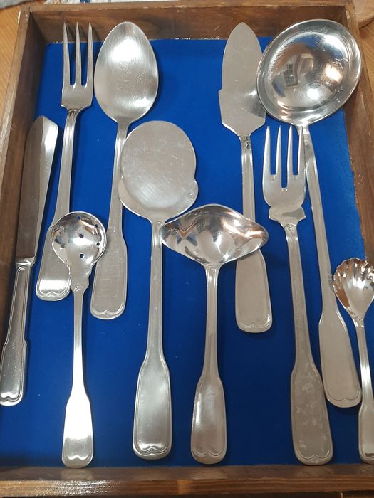 Faqueiro marca Miguel Guimarães, em aço inox 18-10, com 170 peças