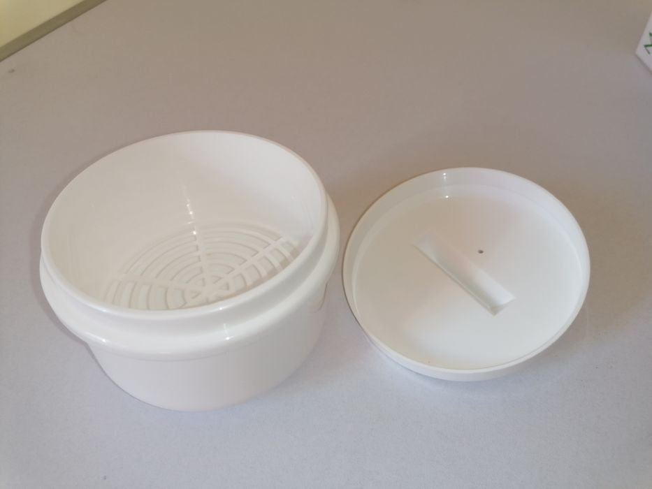 Copo para limpeza da prótese dentária
