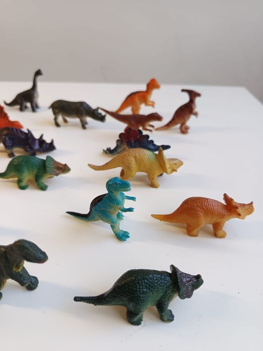 20 dinossauros em pvc