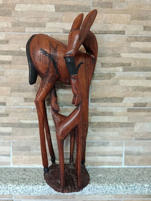Escultura de Veado com filhos