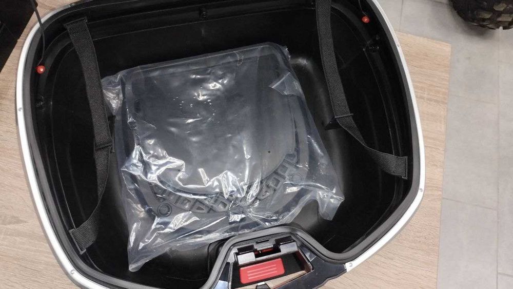 Купити мотобагажник кофр ТАТА YM-0878 (V-42L) в Арт Мото Хмельницький