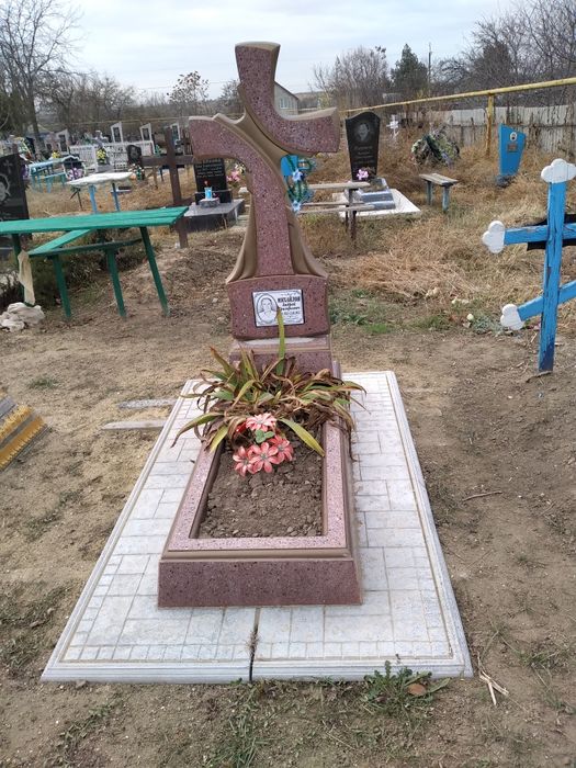 Продажа и установка памятников и оградок