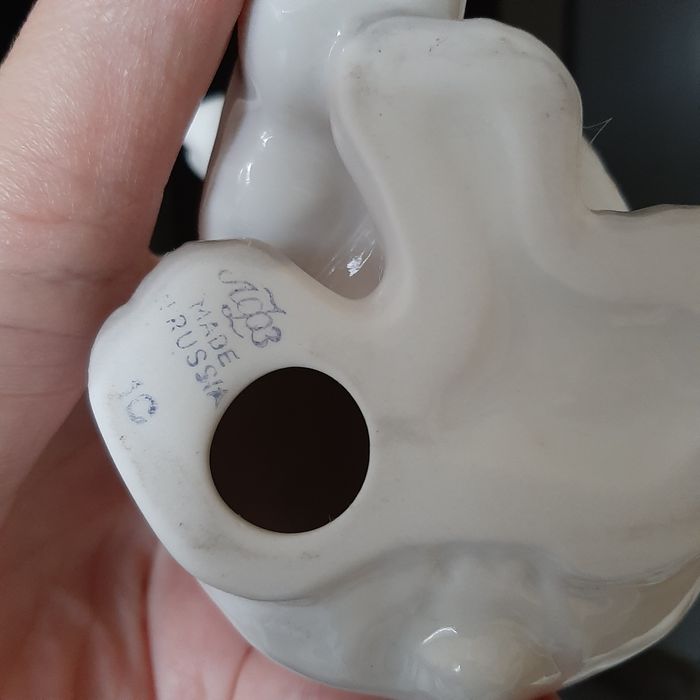 Фарфоровая статуэтка