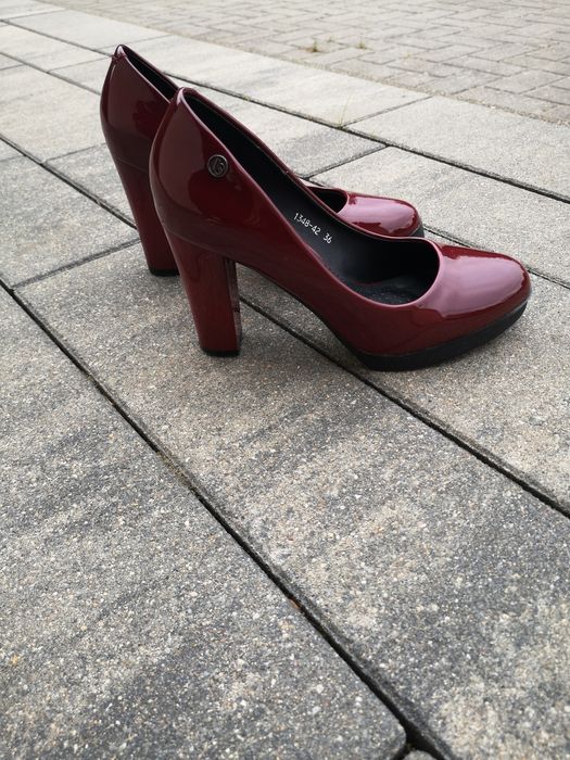 Bordowe buty na słupku roz. 36
