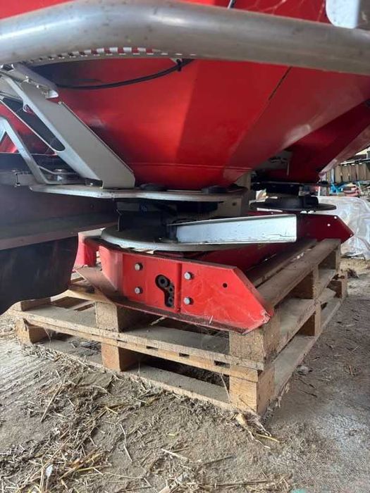 Розкидач мінеральних добрив РУМ 1200кг KUHN