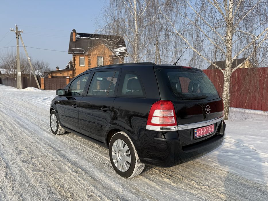 Свіжопригнаний Opel Zafira з Німеччини Розмитнений