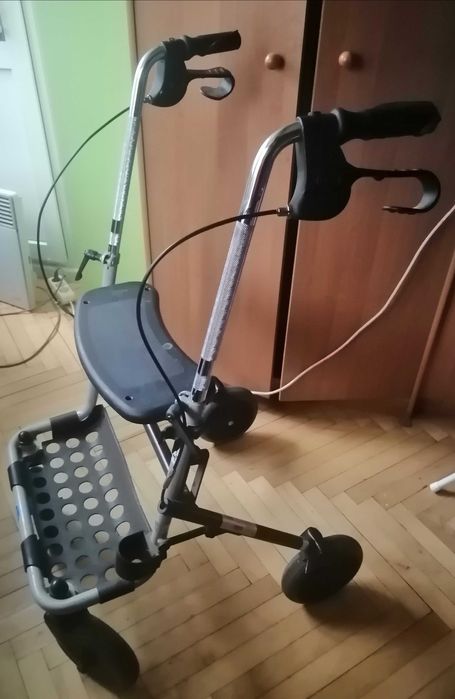 Коляска- ходунки для дорослих