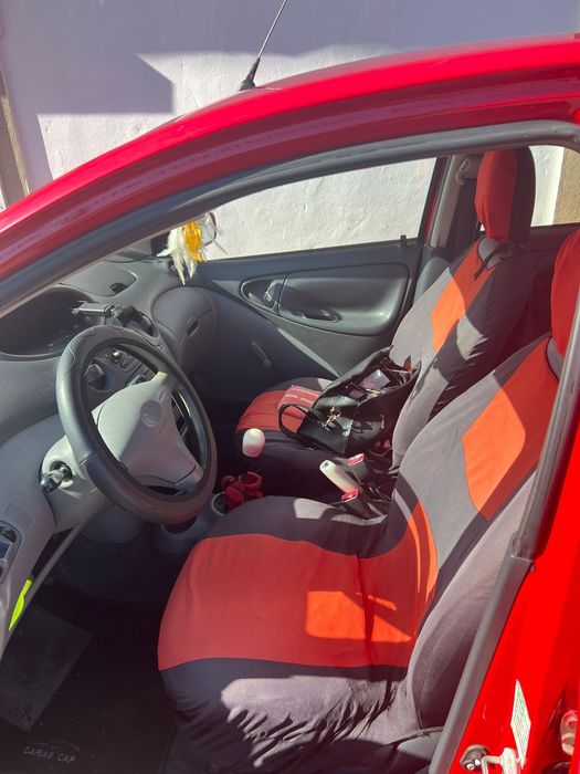 Toyota yaris  usado