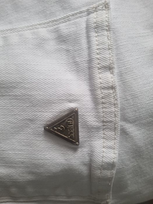 Białe spodenki szorty guess Rozmiar S 36