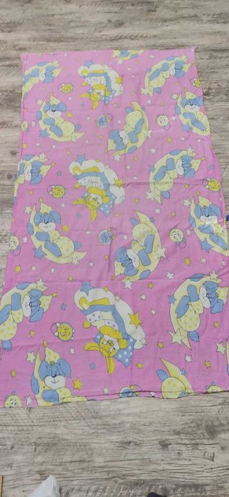 Набор в детску кроватку(пододеяльник,простынь,наволочка Лот постельног