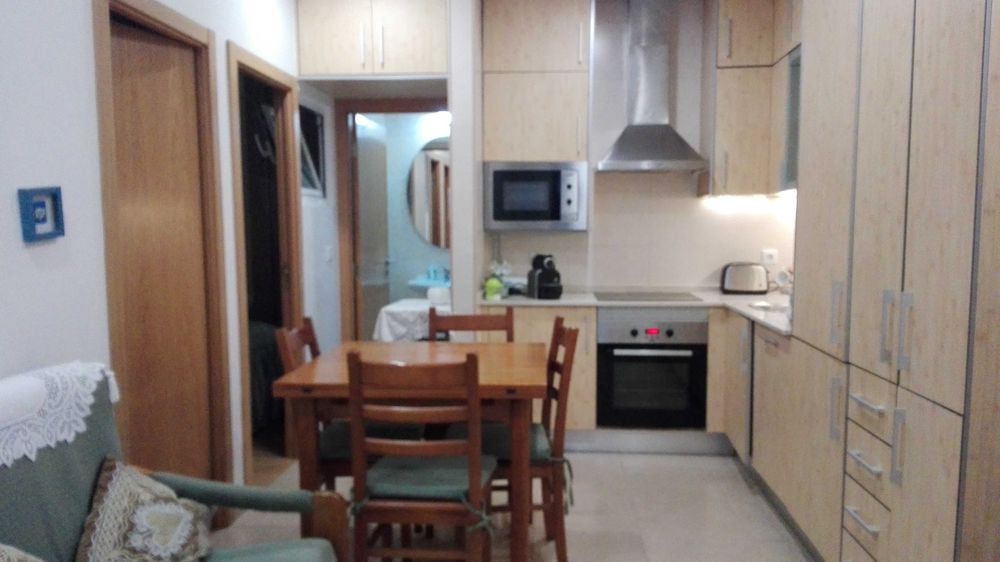 Casa de férias T2 no centro de Sesimbra a 90 metros da praia.