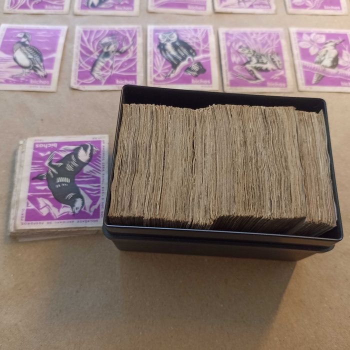Grande lote caixas fósforos figuras animais versão violeta Sociedade Nacional de Fósforos década 1960's