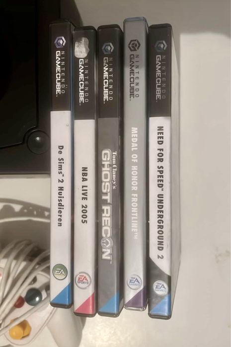 2x Nintendo GameCube + cabo e Comando + 5 Jogos