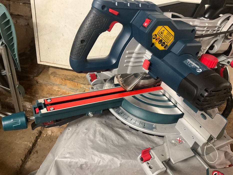 Piła ukosnica Bosch  Professional  GCM  8  SJL. 1600 W