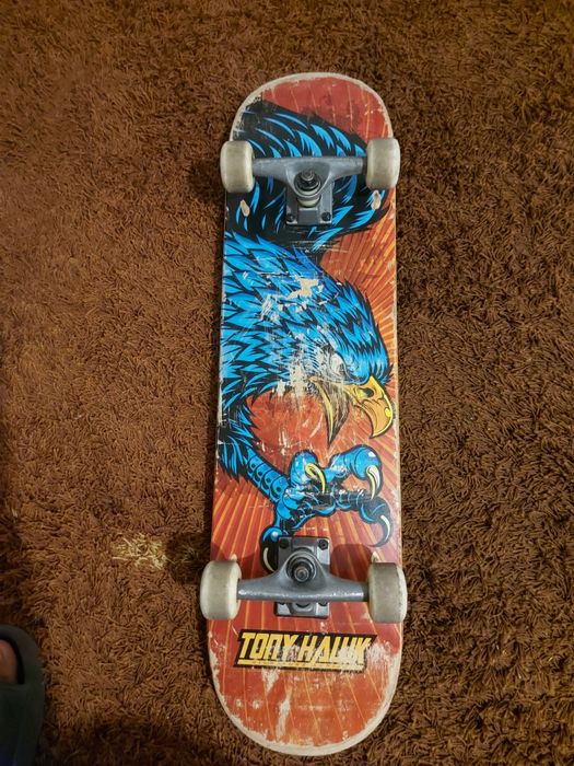 Skate Tony Hawk com rodas trocadas
