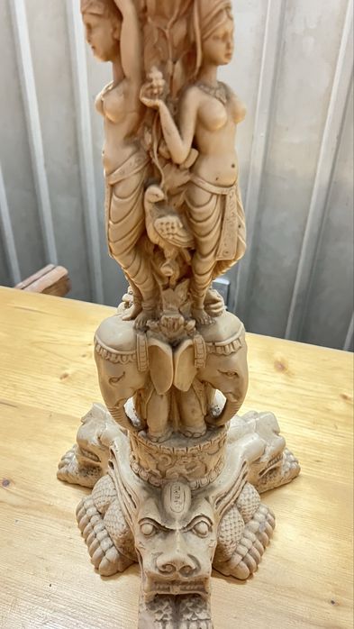 Mesa se apoio Esculpida