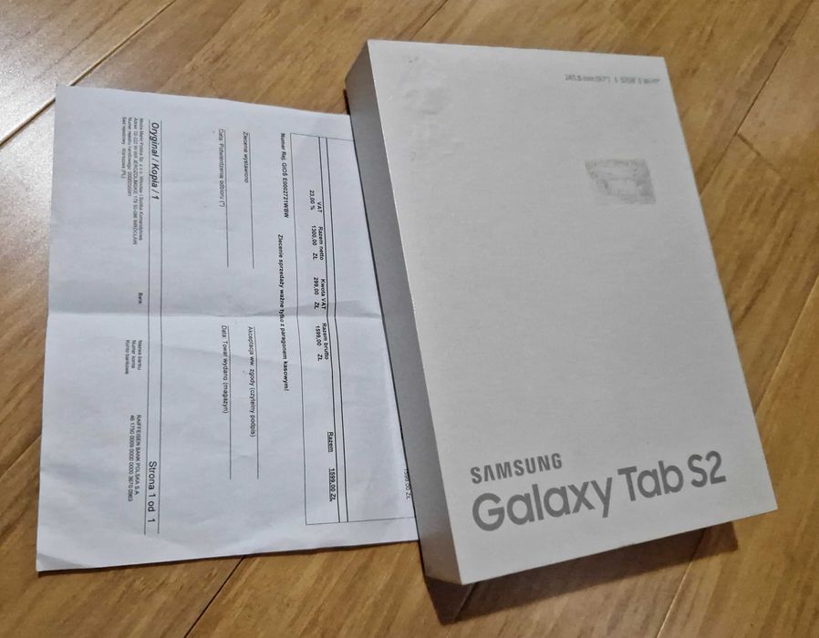 Tablet Samsung tab S2 z dodatkową karta pamięci  SD
