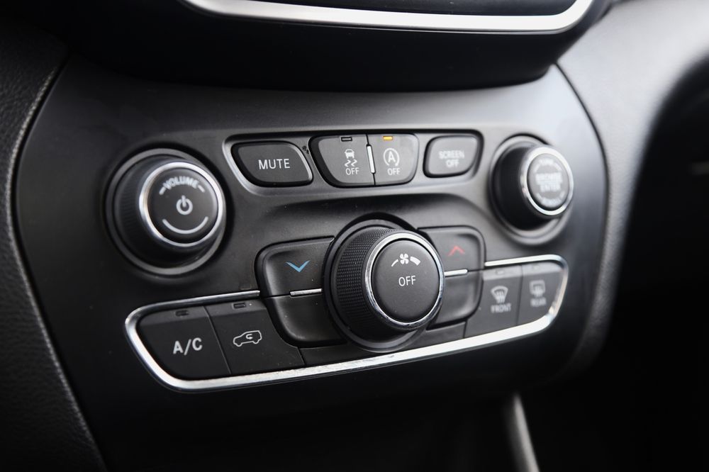 Jeep Cherokee 2018 VIN 1C4PJLCB6KD203724 фото оголошення 10 з 20