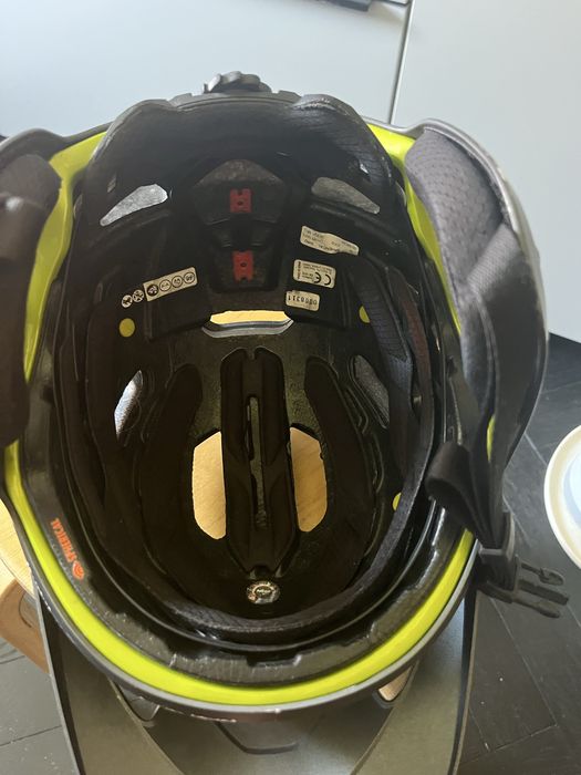 Kask giro tyrant