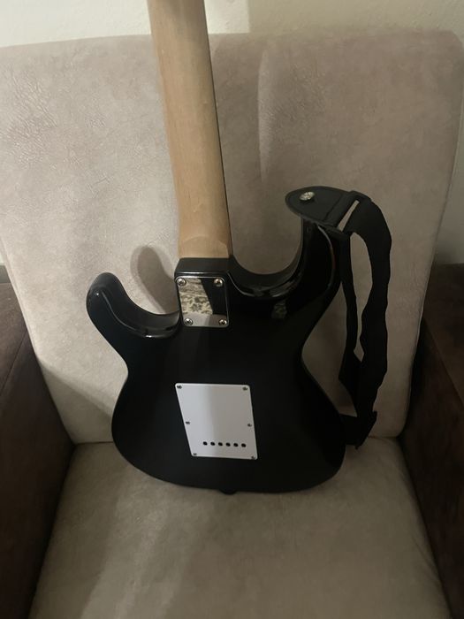 Продам електрогітару