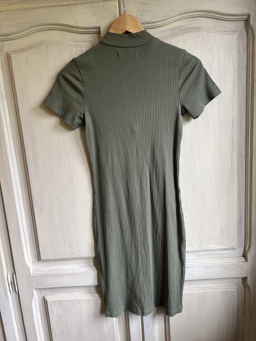 Sukienka z polgolfem. Sinsay