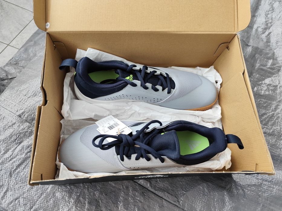 Buty sportowe ADIDAS Essence M