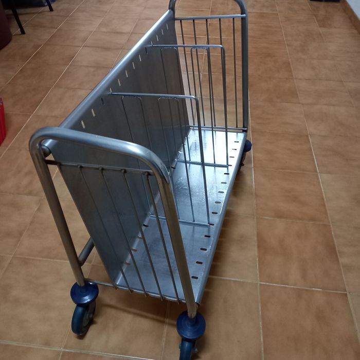 Carrinho transporte pratos