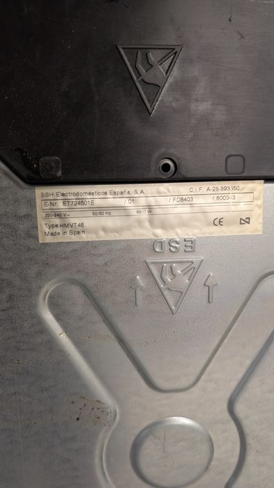 placa vitrocerâmica Siemens de encastre, modelo ET724501E/01.