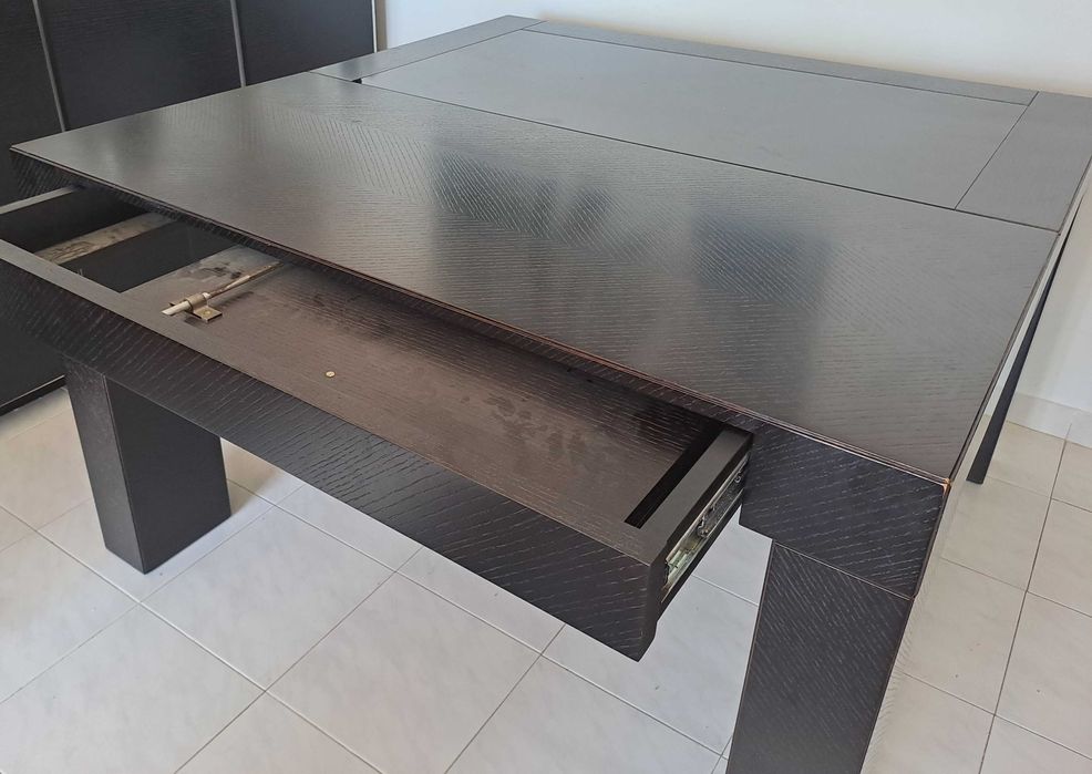 Mesa de Sala Jantar em Carvalho