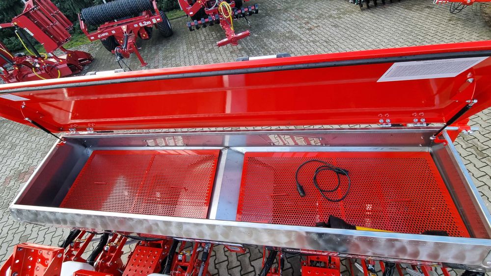Siewnik do kukurydzy 4, 6 rzędowy punktowy HMS Gaspardo Agro Masz