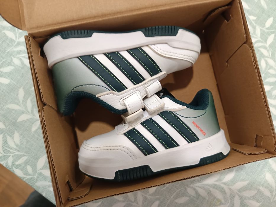 Tênis adidas Mickey 19