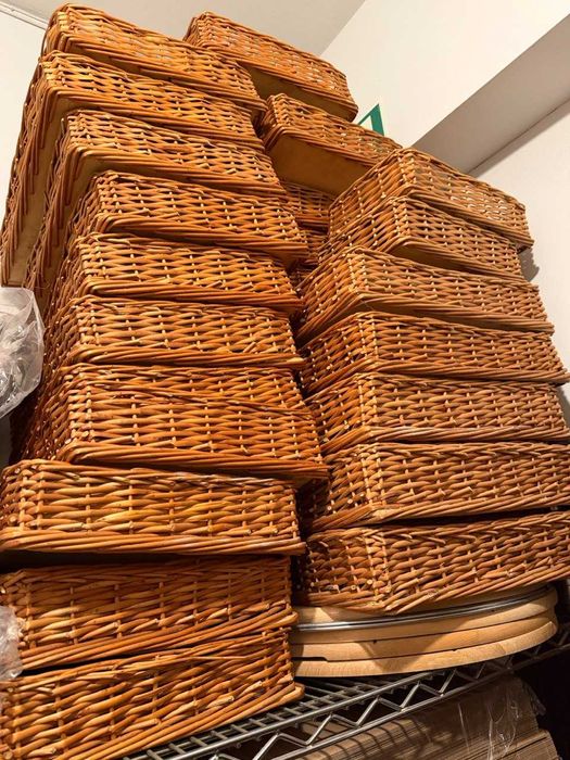 zestaw wiklinowych koszyków na chleb i pieczywo