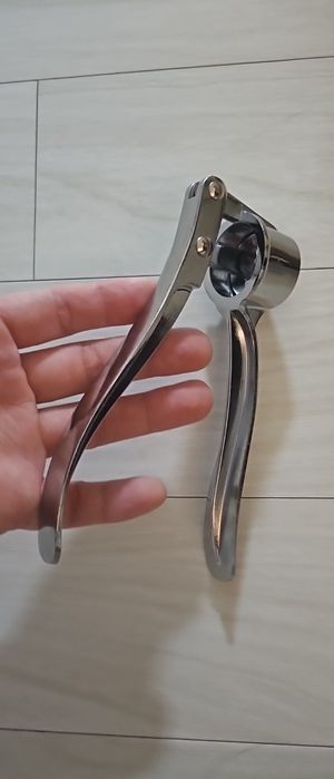 Часникодавка, прес для часнику