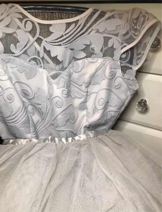 Szara tiulowa sukienka balowa, rozmiar 36